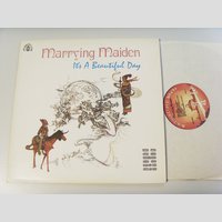 nw000840 (IT'S A BEAUTIFUL DAY — Marrying Maiden)