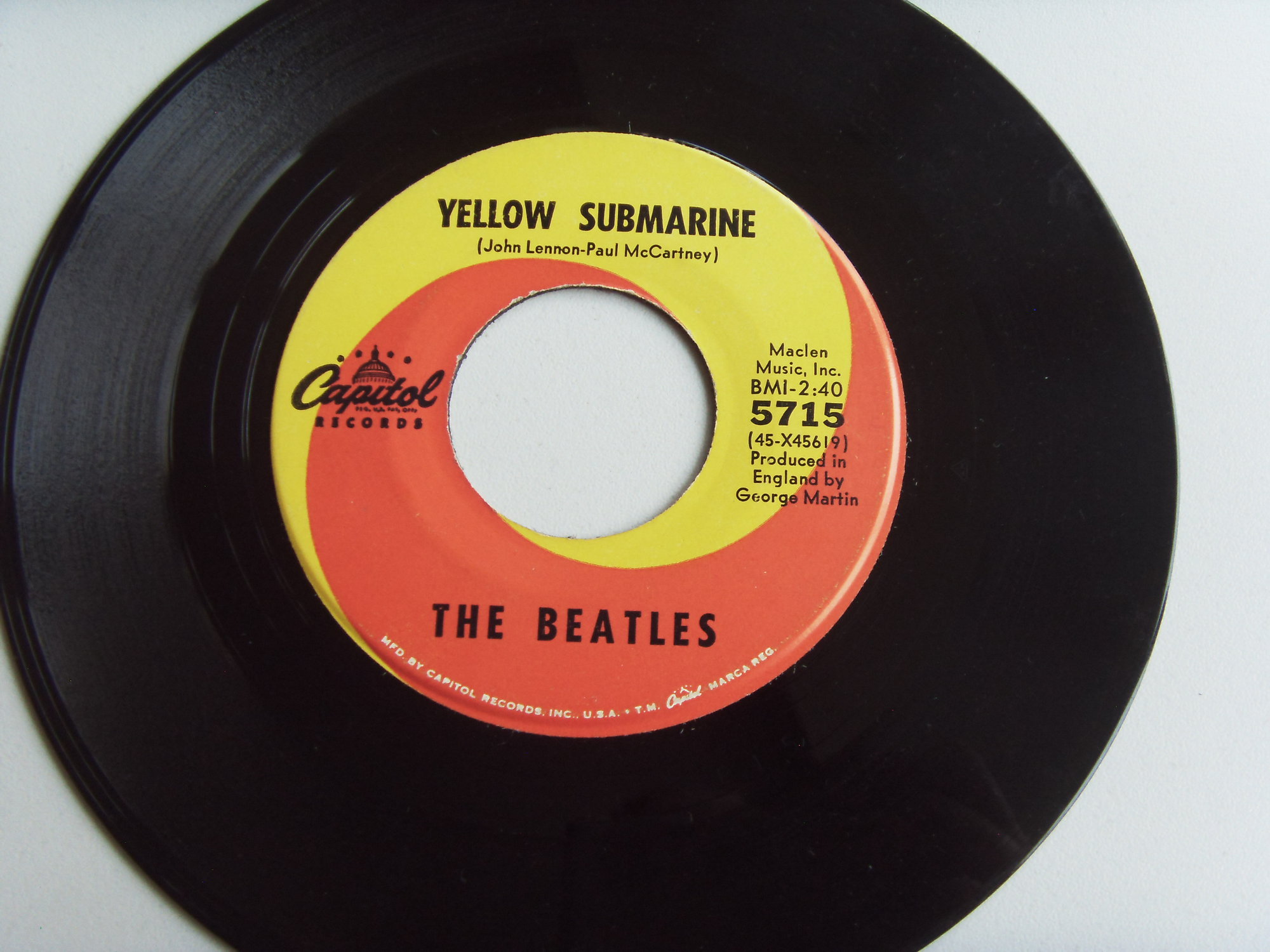 THE BEATLES Yellow Submarine / Eleanor Rigby 2 THE BEATLES Yellow Submarine / Eleanor Rigby 2