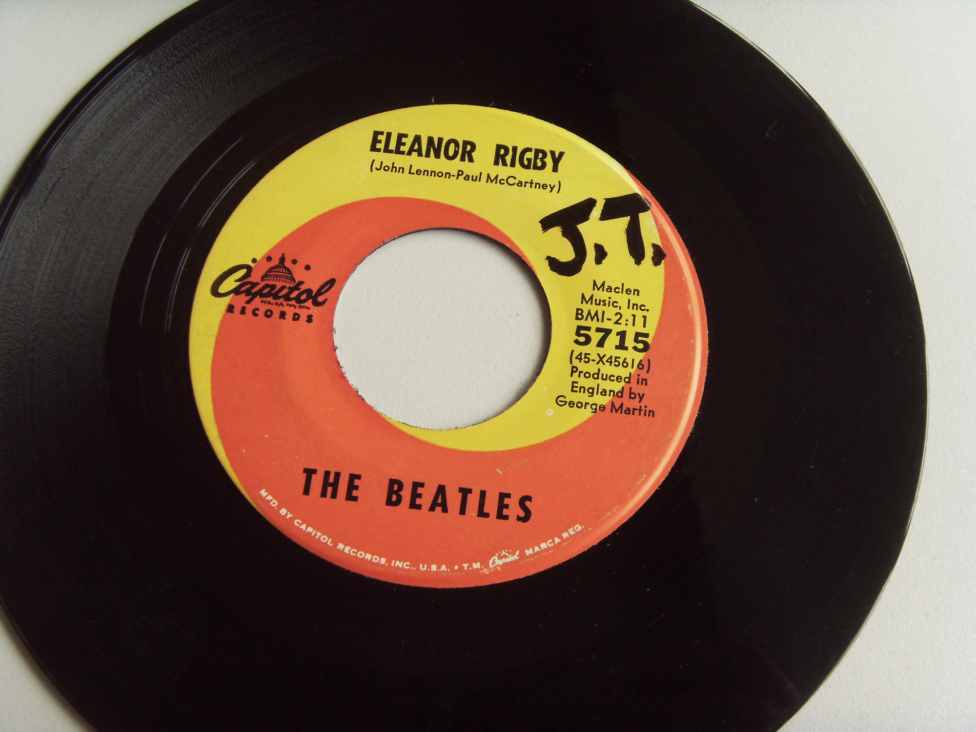 THE BEATLES Yellow Submarine / Eleanor Rigby 2 THE BEATLES Yellow Submarine / Eleanor Rigby 2