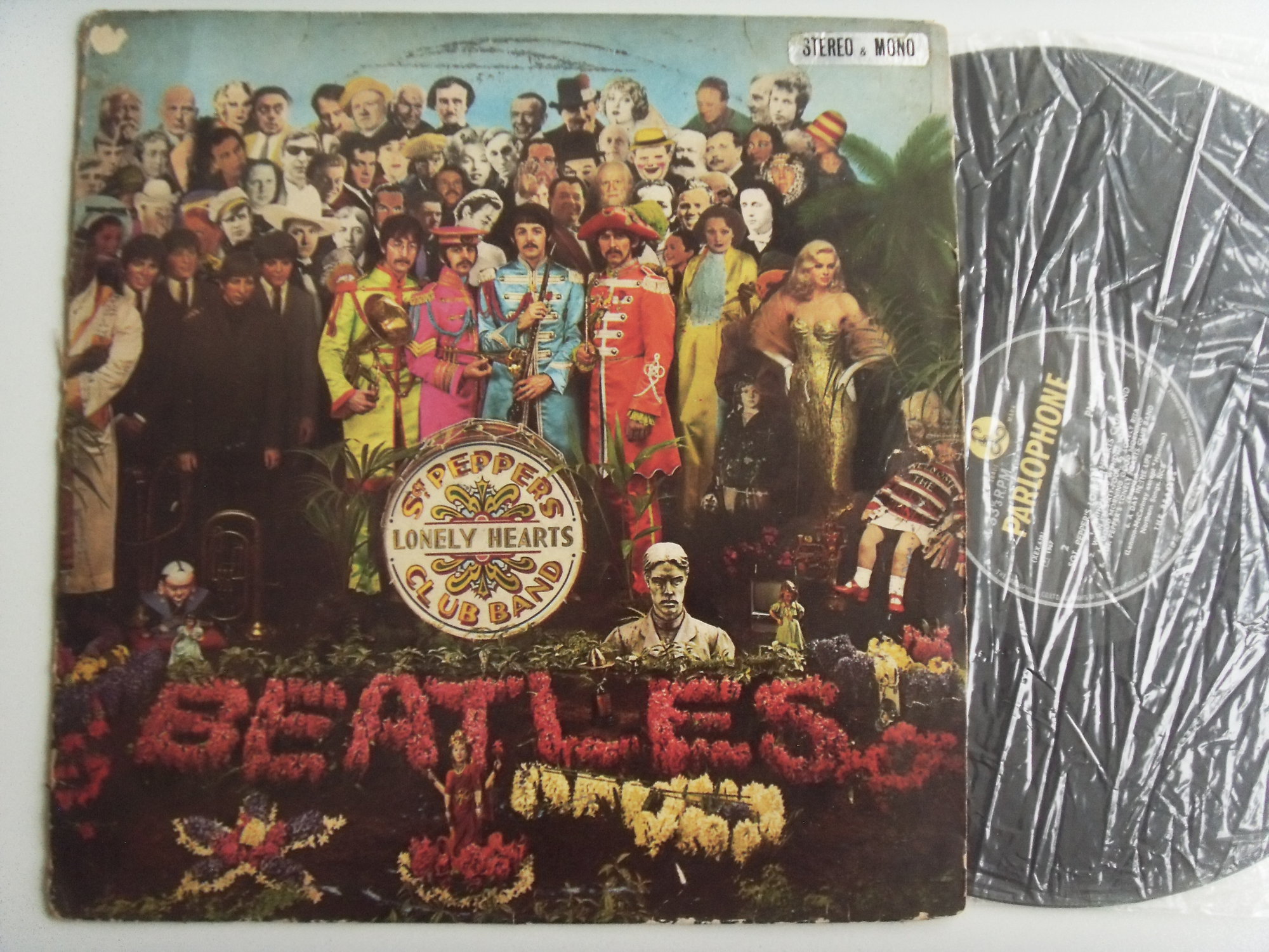 BEATLES Sgt. Pepper's Lonely Hearts Club Band Stereo & mono 2 BEATLES Sgt. Pepper's Lonely Hearts Club Band Stereo & mono 2