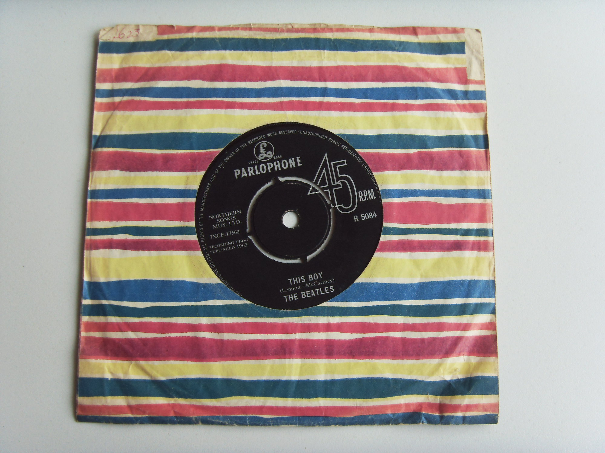 THE BEATLES I Want to Hold Your hand / This Boy 2 THE BEATLES I Want to Hold Your hand / This Boy 2