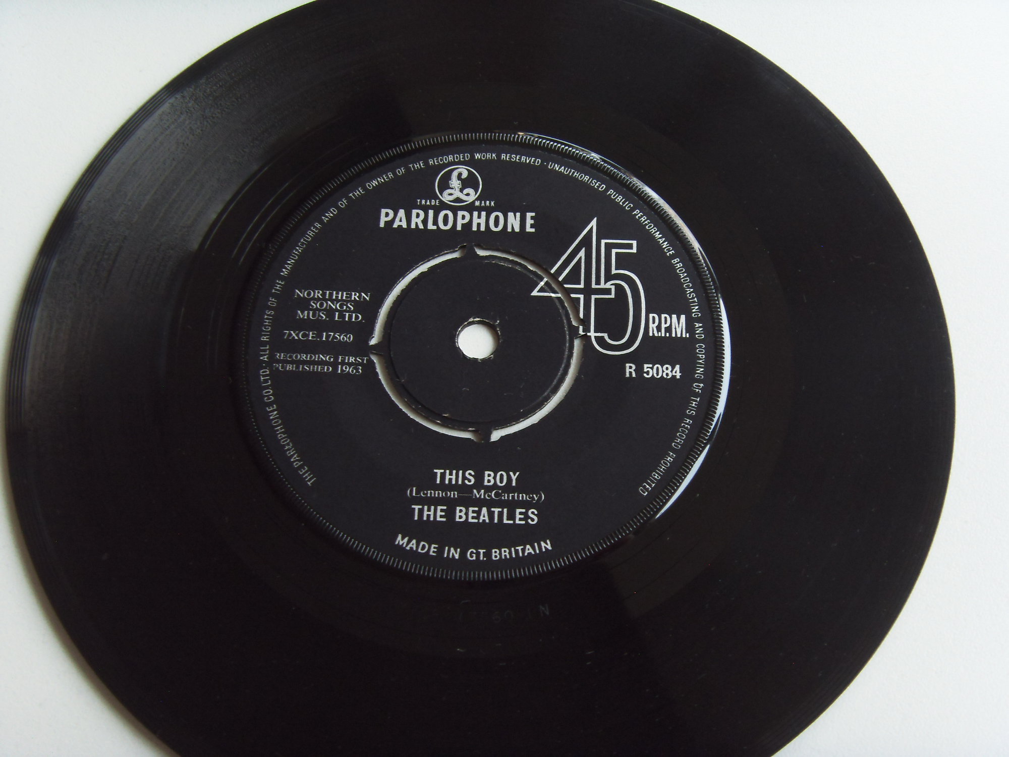 THE BEATLES I Want to Hold Your hand / This Boy 2 THE BEATLES I Want to Hold Your hand / This Boy 2