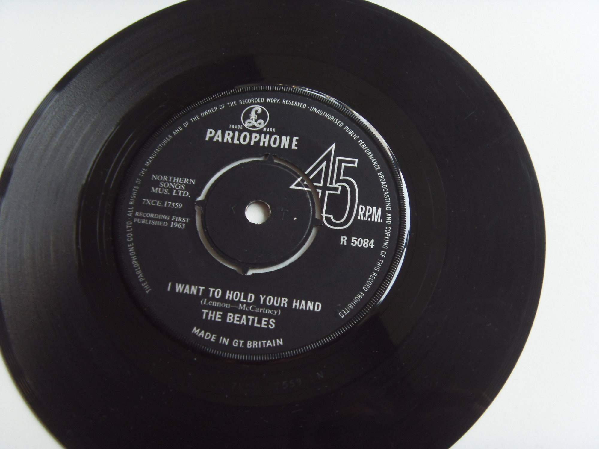 THE BEATLES I Want to Hold Your hand / This Boy 2 THE BEATLES I Want to Hold Your hand / This Boy 2
