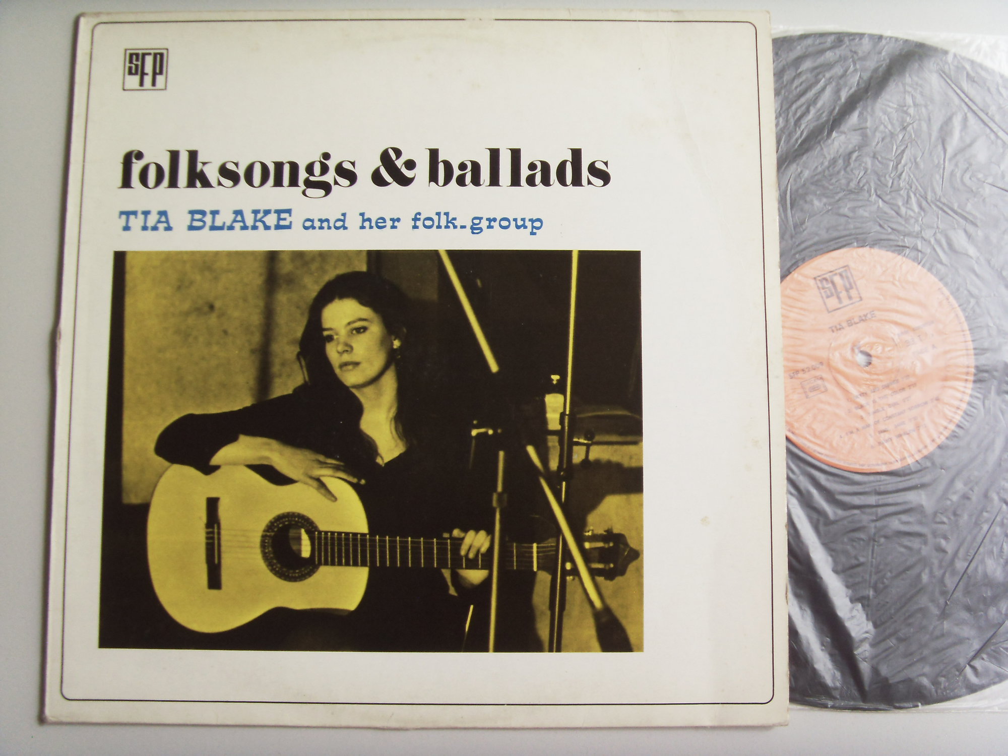 Tia BLAKE and her folk group Folksongs & ballads 2 Tia BLAKE and her folk group Folksongs & ballads 2