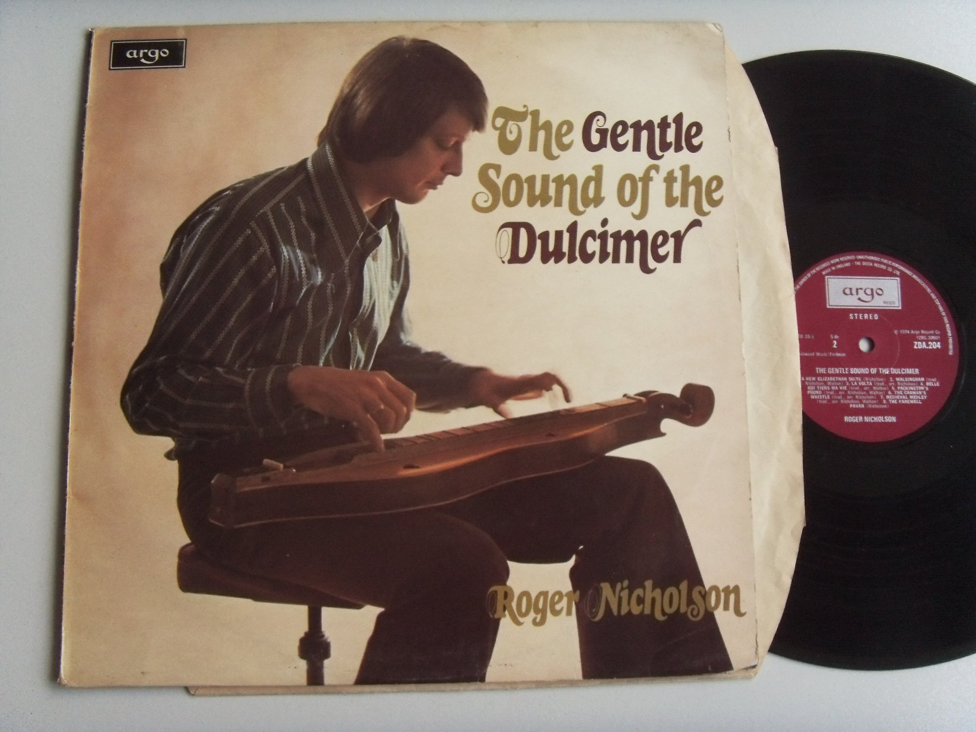 Roger NICHOLSON The Gentle Sound of the Dulcimer 2 Roger NICHOLSON The Gentle Sound of the Dulcimer 2