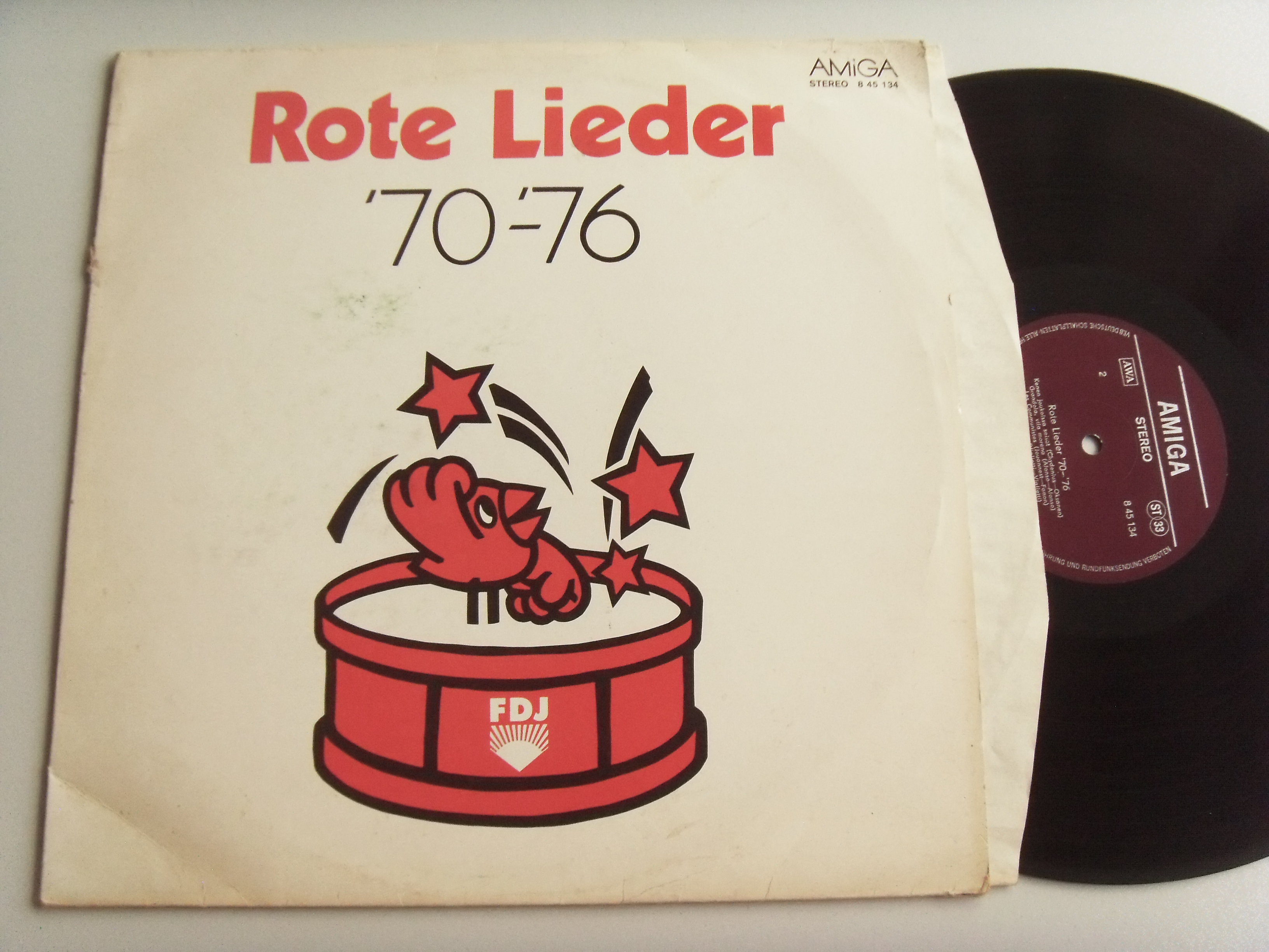 QUILAPAYUN, INTI ILLIMANI, GRUPPE AGITPROP, THE SANDS FAMILY, MIRIAM MAKEBA Rote Lieder 2 QUILAPAYUN, INTI ILLIMANI, GRUPPE AGITPROP, THE SANDS FAMILY, MIRIAM MAKEBA Rote Lieder 2