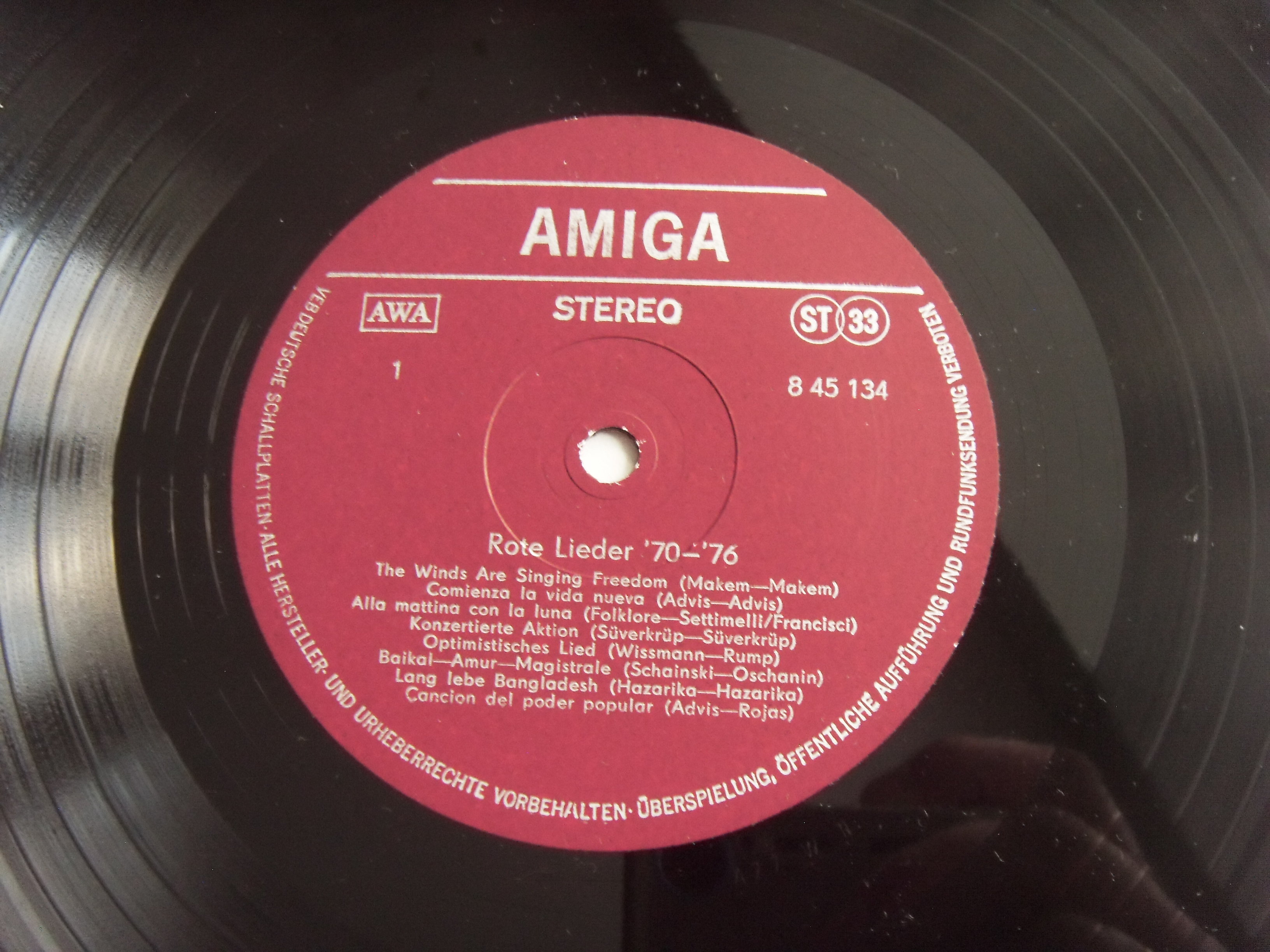 QUILAPAYUN, INTI ILLIMANI, GRUPPE AGITPROP, THE SANDS FAMILY, MIRIAM MAKEBA Rote Lieder 2 QUILAPAYUN, INTI ILLIMANI, GRUPPE AGITPROP, THE SANDS FAMILY, MIRIAM MAKEBA Rote Lieder 2