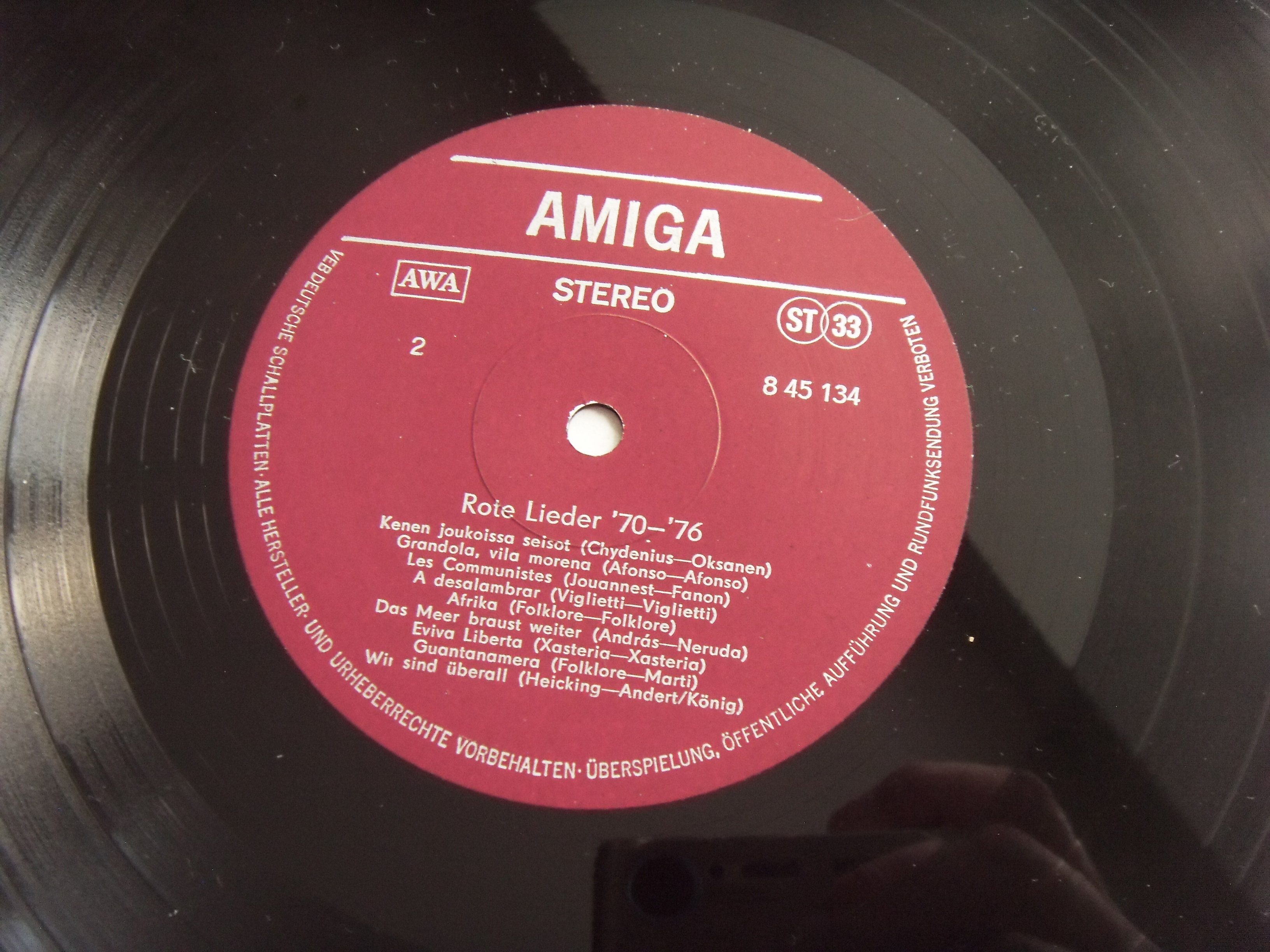 QUILAPAYUN, INTI ILLIMANI, GRUPPE AGITPROP, THE SANDS FAMILY, MIRIAM MAKEBA Rote Lieder 2 QUILAPAYUN, INTI ILLIMANI, GRUPPE AGITPROP, THE SANDS FAMILY, MIRIAM MAKEBA Rote Lieder 2